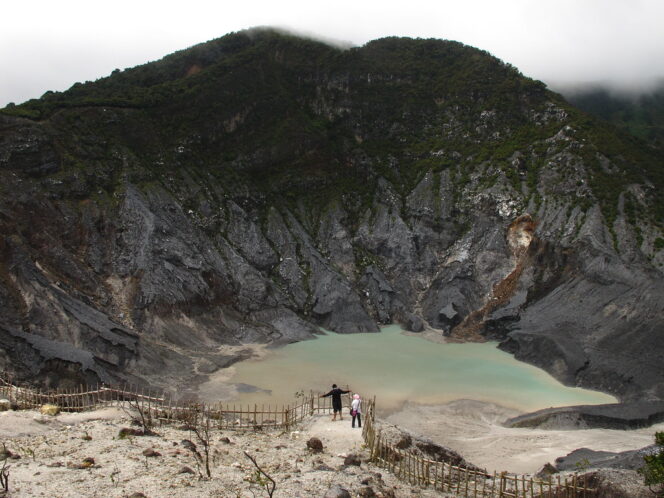 
 Kawah Terindah di Indonesia yang Wajib Dikunjungi, Dijamin Tidak Akan Menyesal!